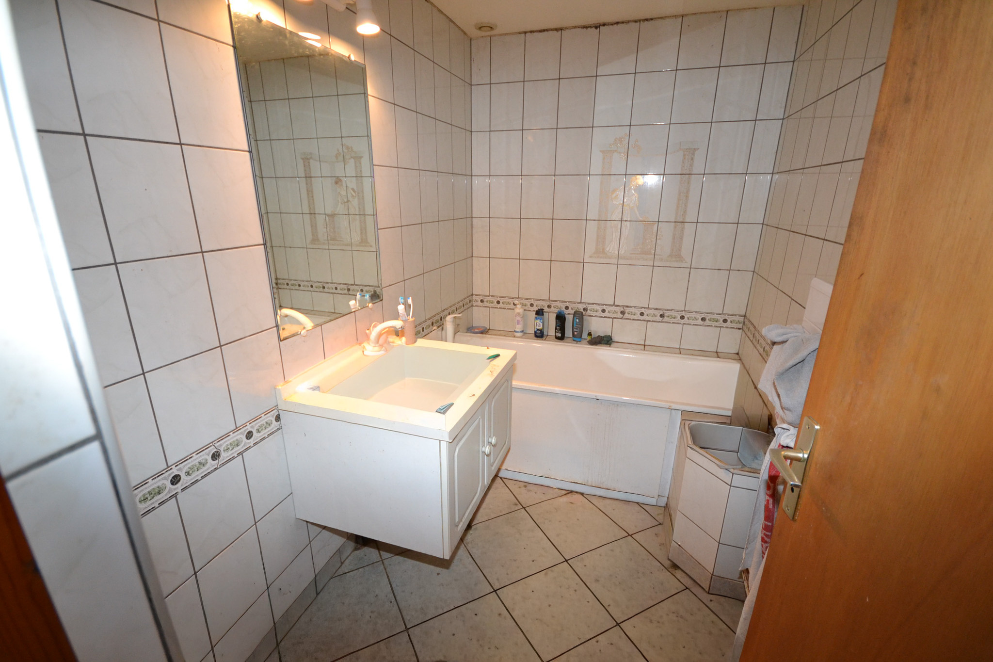 Pour INVESTISSEURS. Maison de bourg.