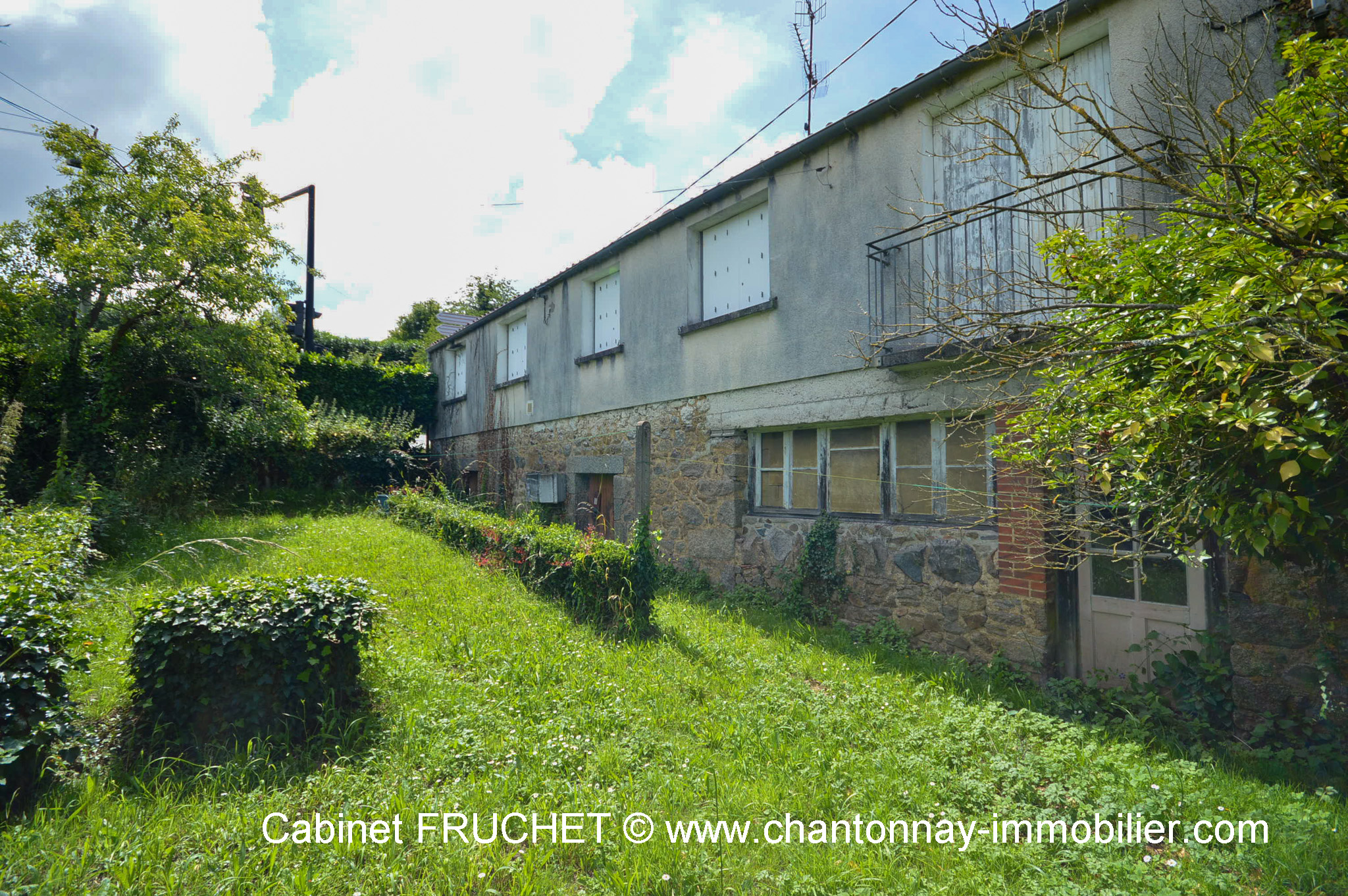 POUZAUGES : Ensemble de 2 logements à rénover