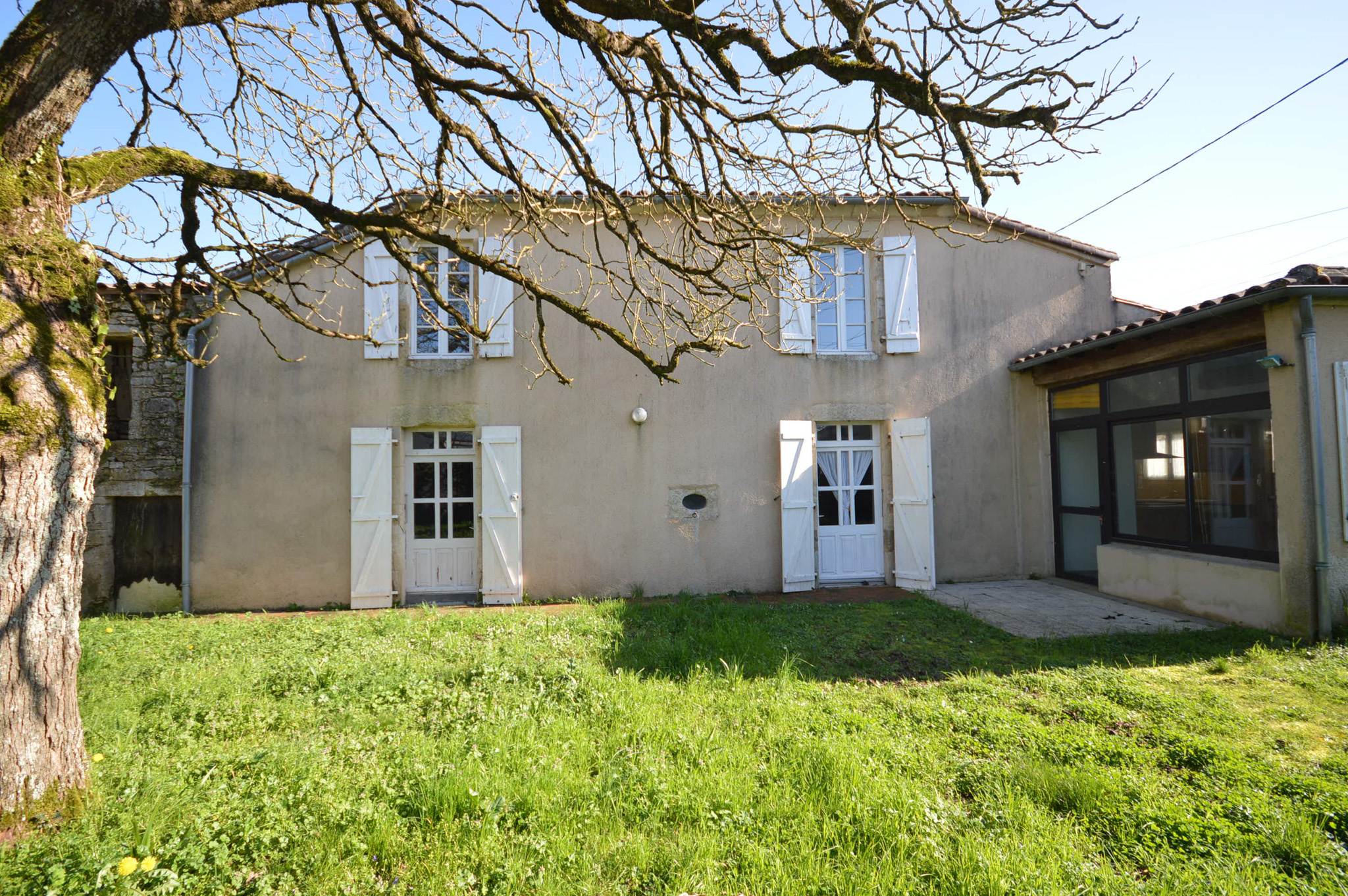 Belle maison ancienne dans bourg à SAINT-GERMAIN-DE-PRINCAY