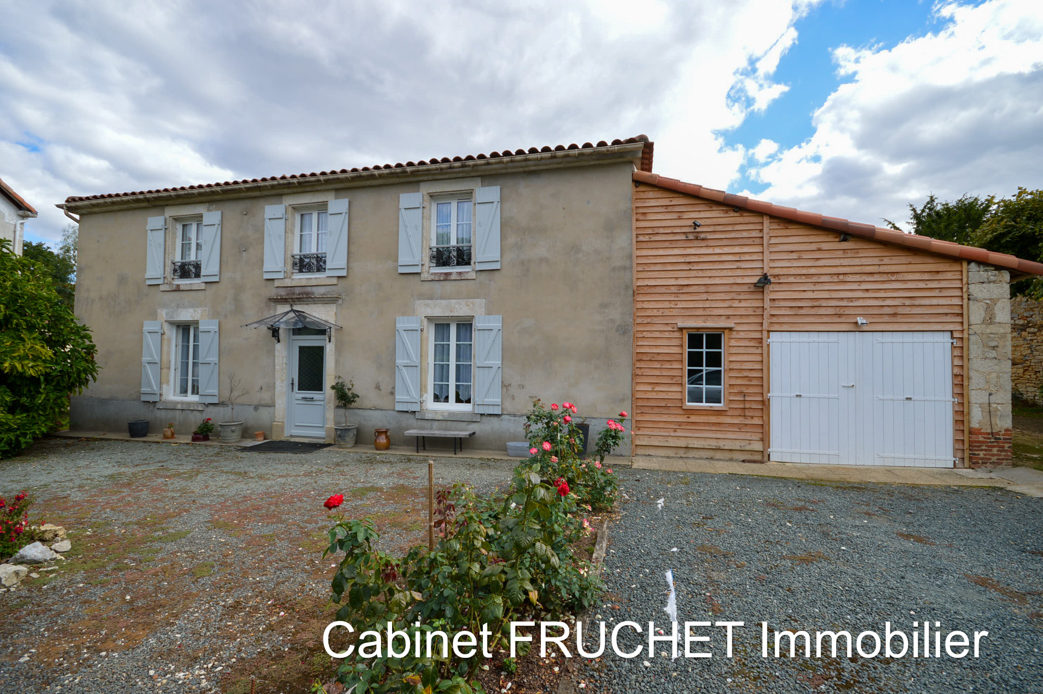15 minutes de CHANTONNAY et de SAINT-JEAN-D'HERMINE - Très jolie maison de caractère
