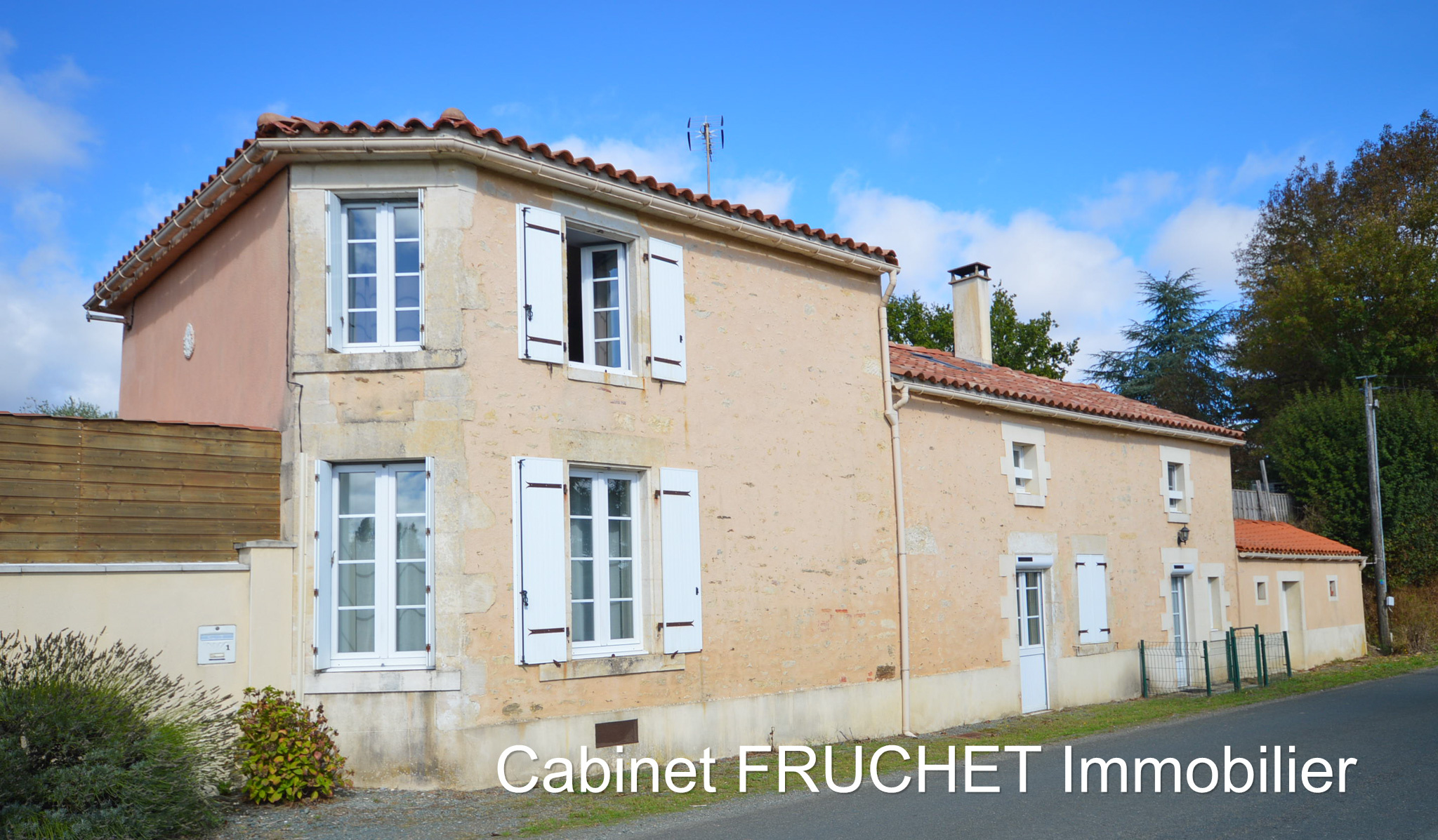 LA CAILLERE-SAINT-HILAIRE - Belle maison de caractère avec 3 chambres et bureau