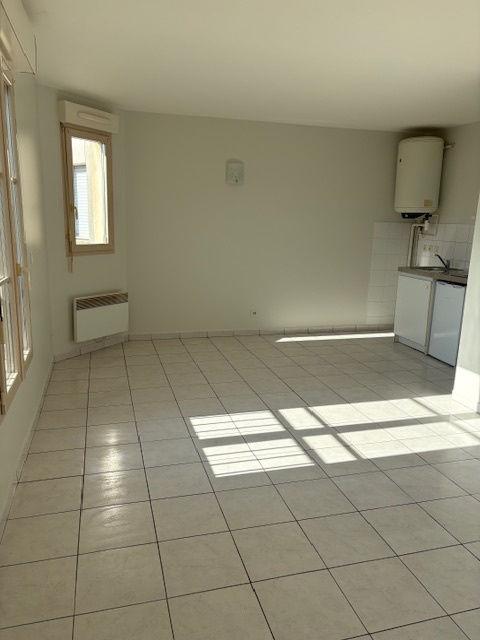 CHANTONNAY, centre ville, STUDIO à louer