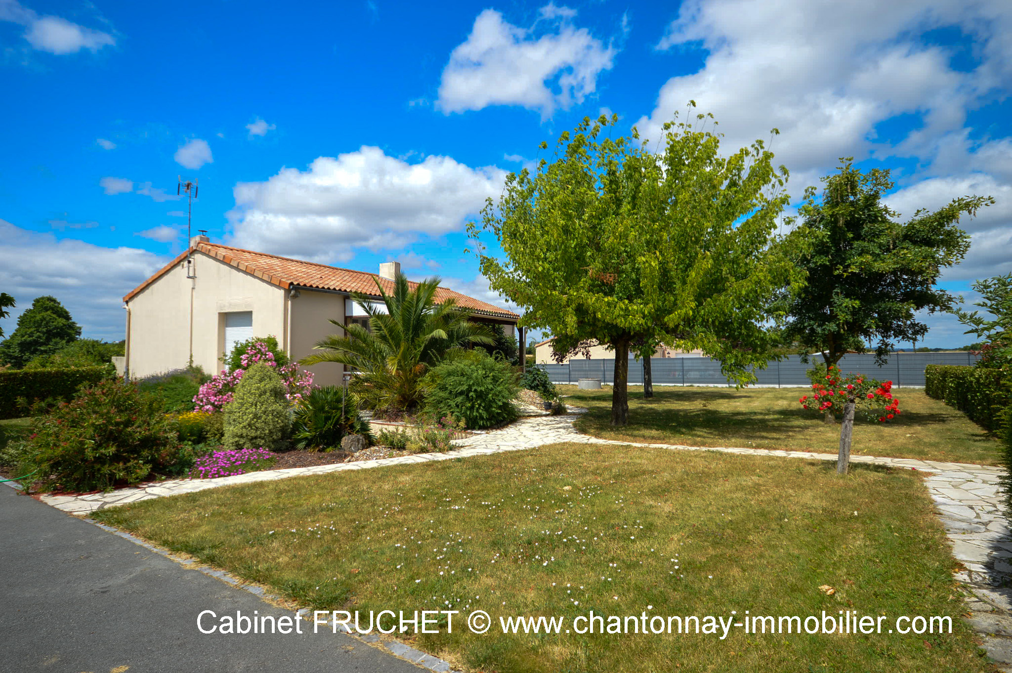 Maison en parfait état avec vaste terrain dans un très bel environnement