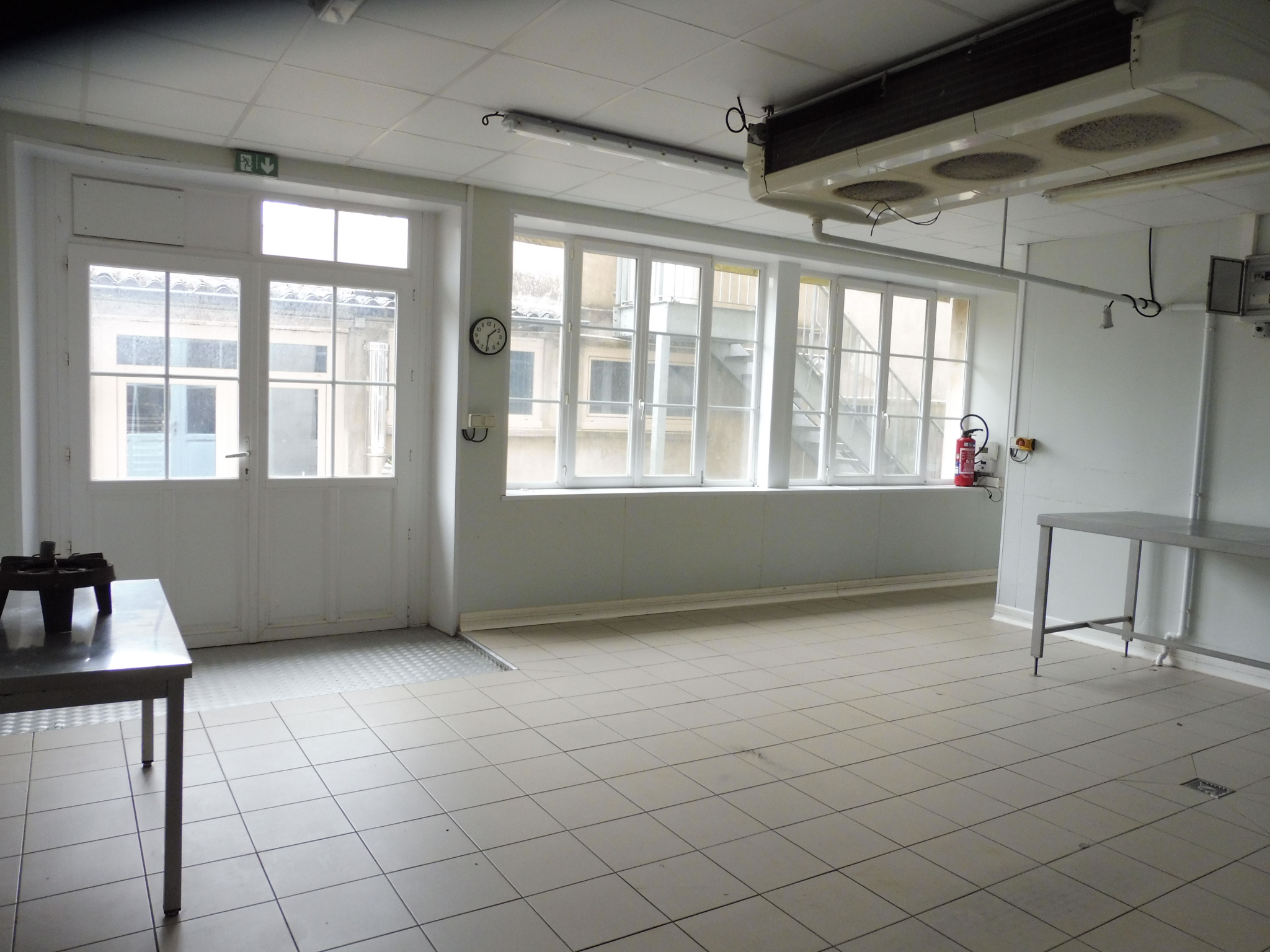 CHANTONNAY,  plein centre ville, local commercial ou professionnel A LOUER