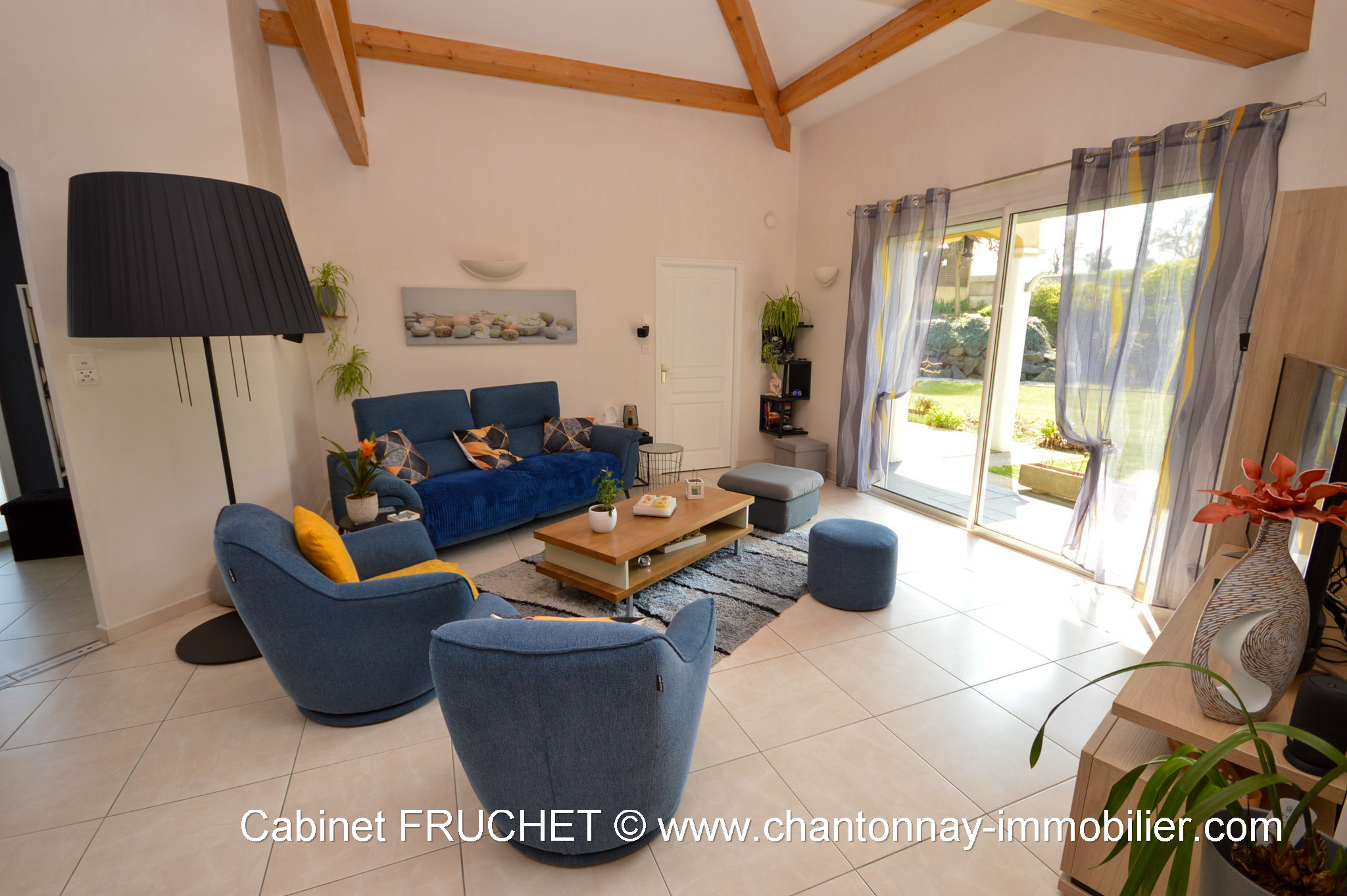 CHANTONNAY - Propriété contemporaine de plain-pied offrant de belles prestations