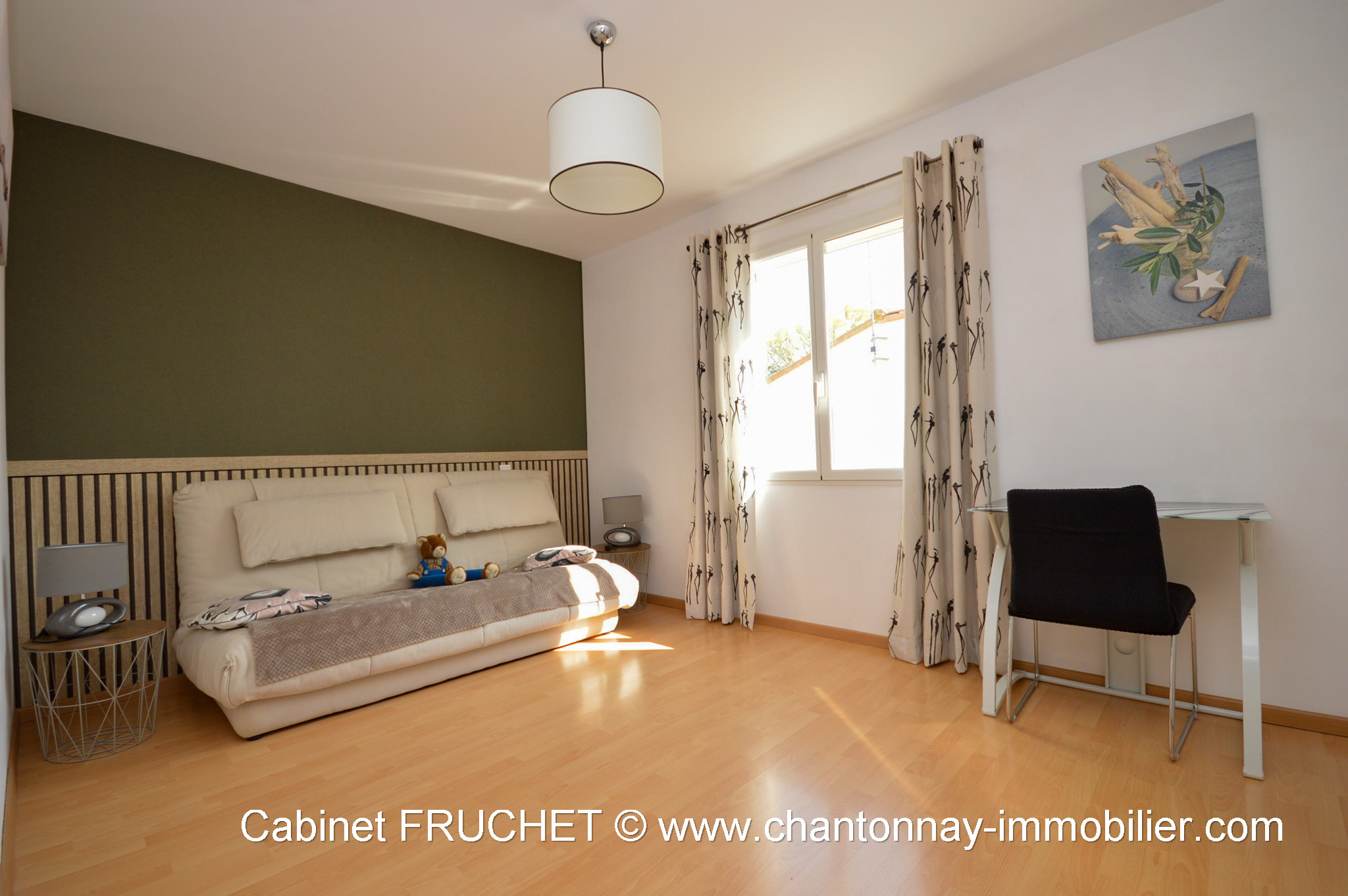 CHANTONNAY - Propriété contemporaine de plain-pied offrant de belles prestations