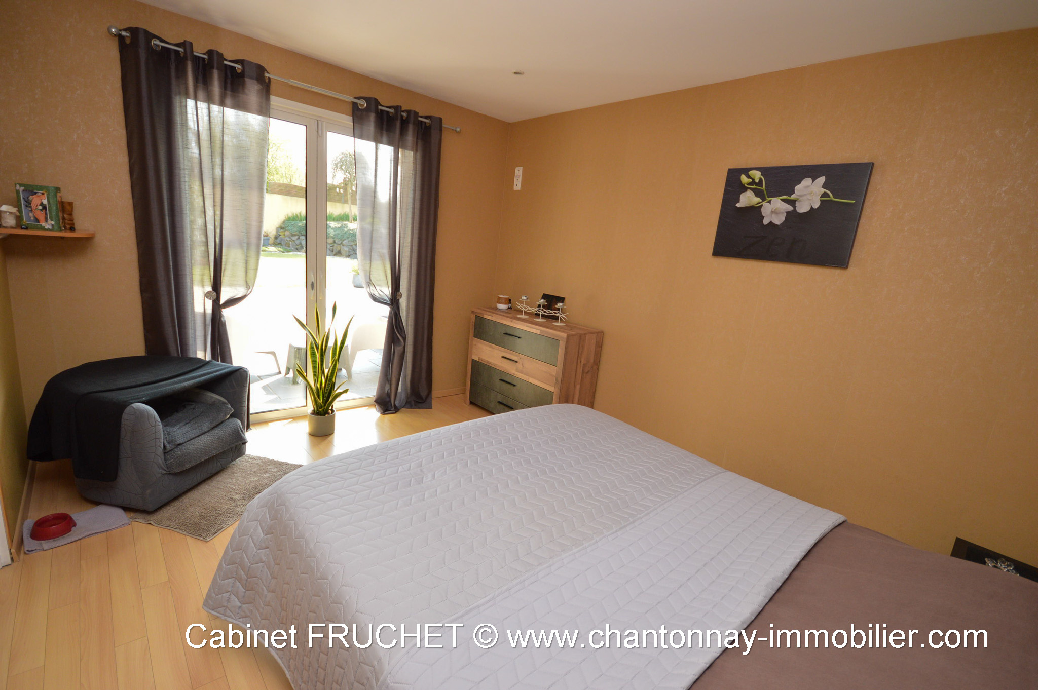 CHANTONNAY - Propriété contemporaine de plain-pied offrant de belles prestations