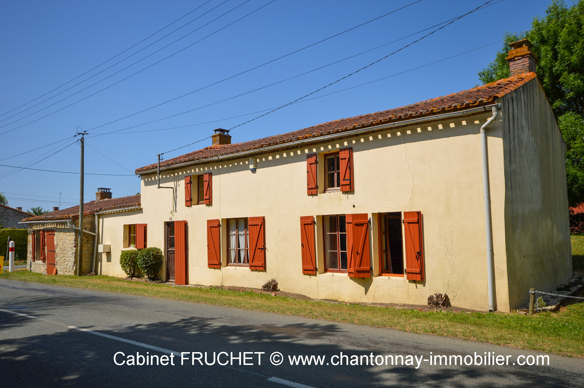 ESSARTS EN BOCAGE - Charmante maison en pierre à rénover
