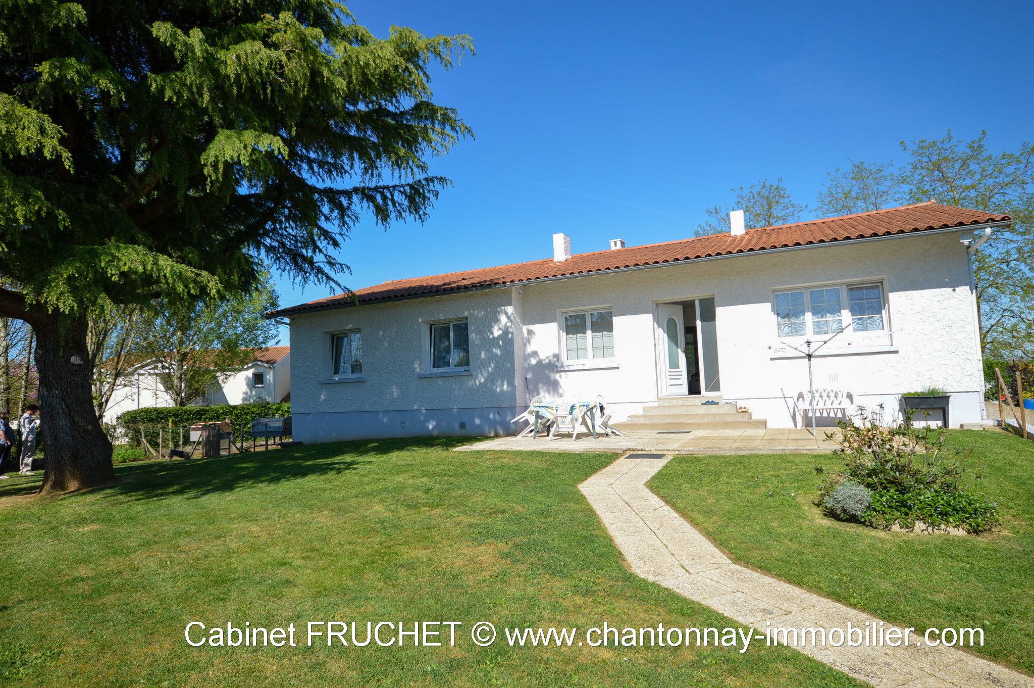 CHANTONNAY - Maison familiale comprenant 4 chambres + bureau + potentiel