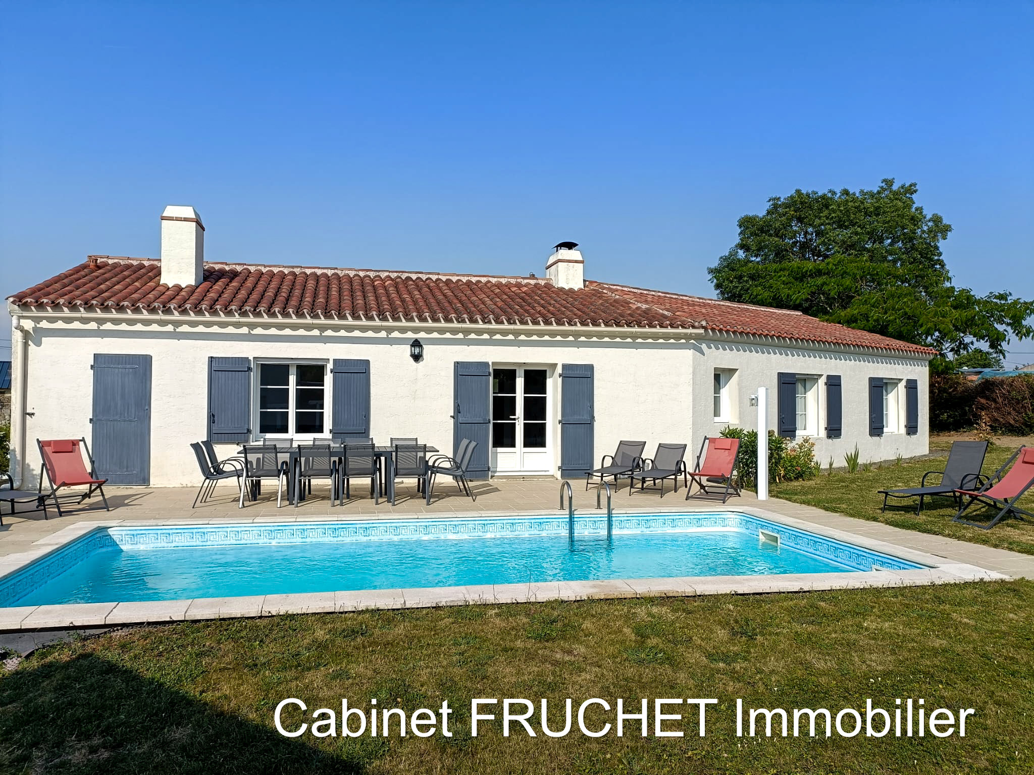 CHANTONNAY - Très agréable maison de plain-pied 4 chambres et piscine