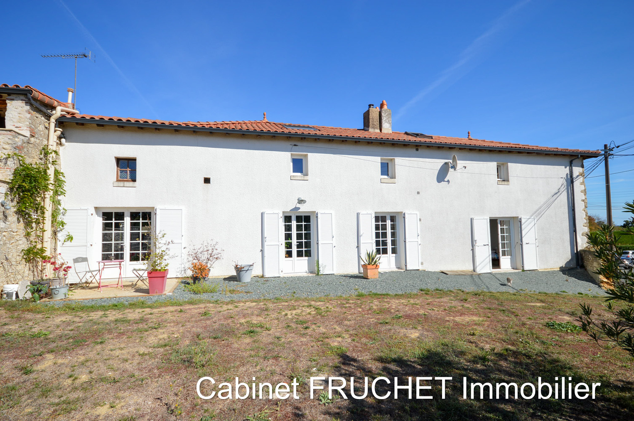 CHANTONNAY - Jolie maison ancienne avec gîte
