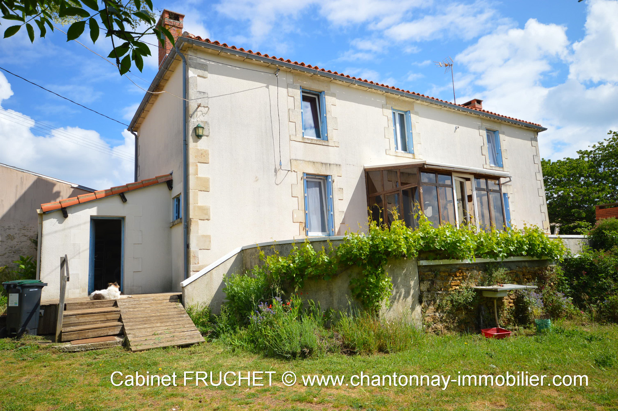 BAZOGES-EN-PAREDS - Charmante maison de campagne