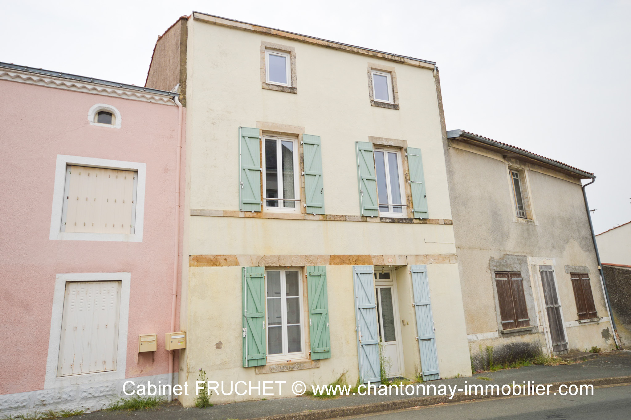 Jolie maison de bourg avec beaucoup de caractère