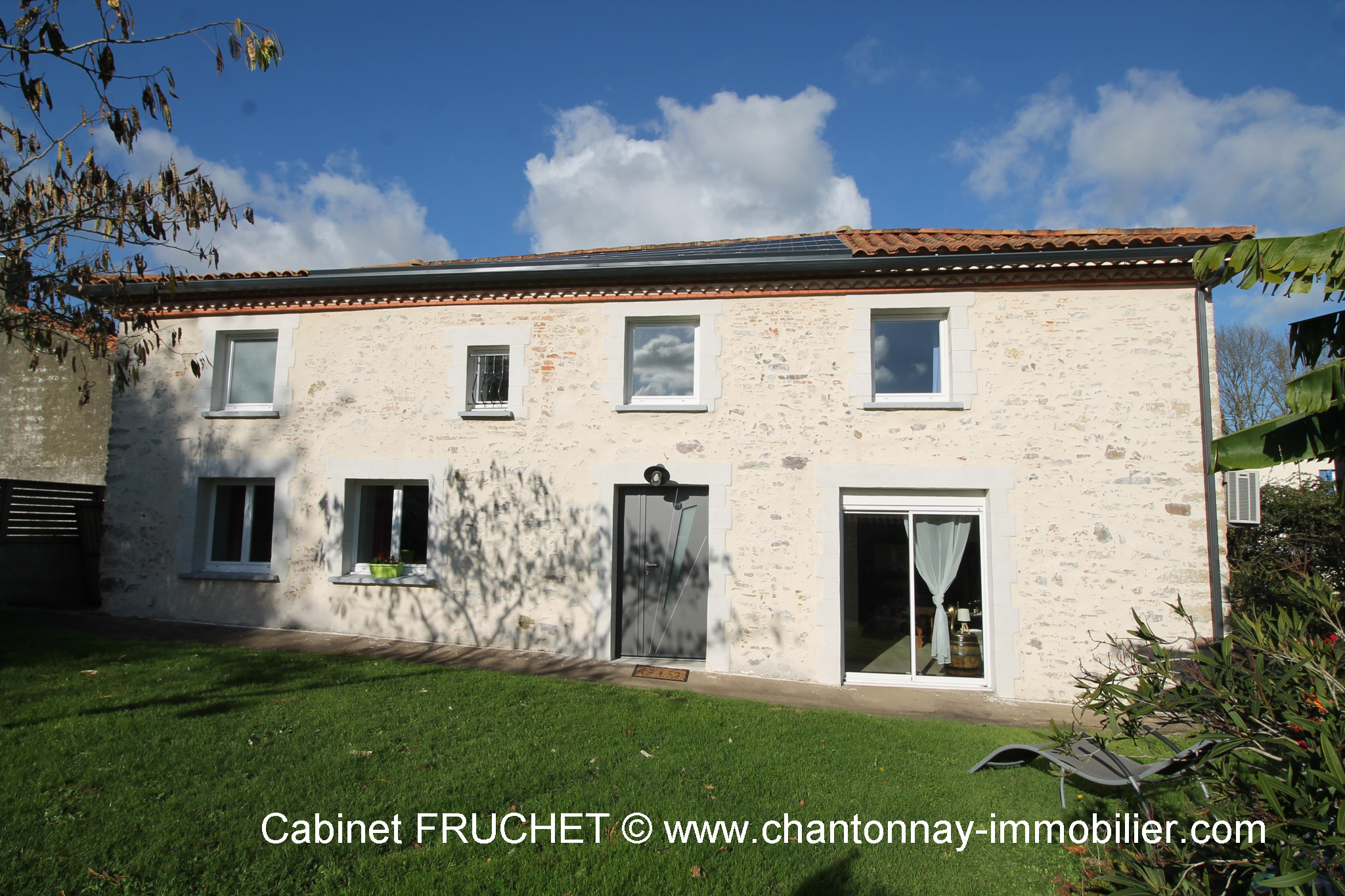 7 minutes sud de CHANTONNAY - Jolie maison en pierre rénovée