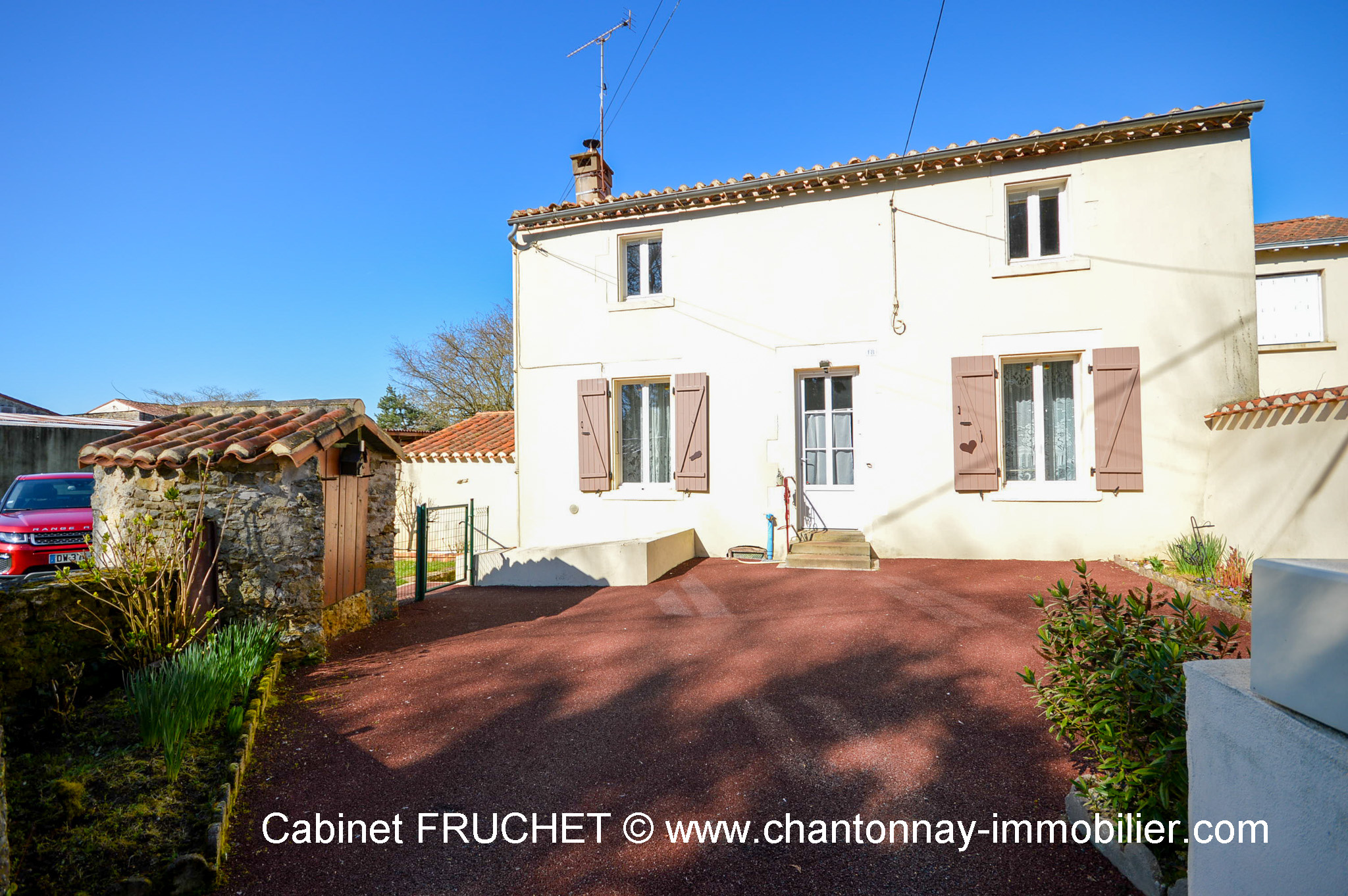 Proche CHANTONNAY : Belle maison ancienne.