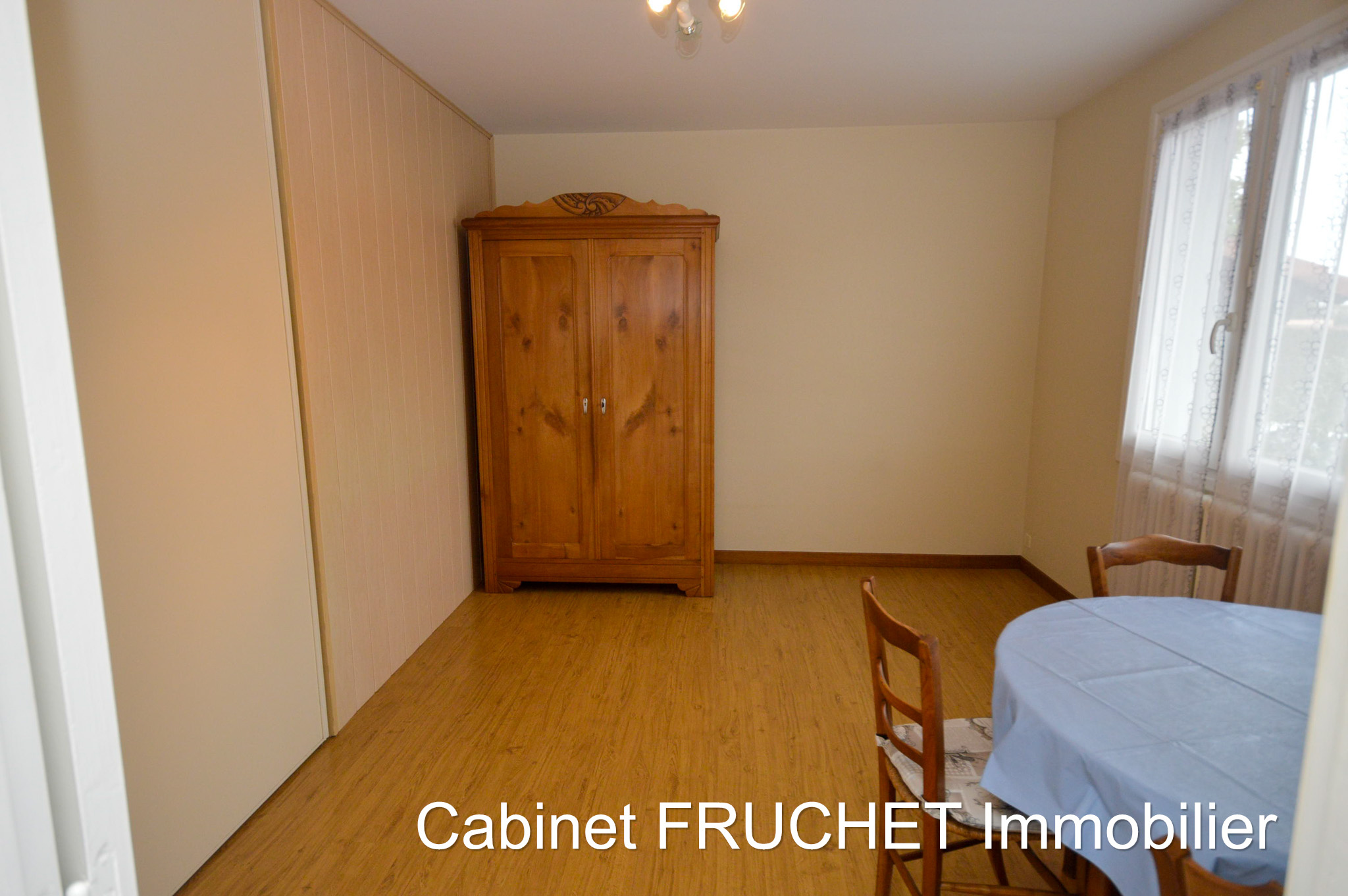 LES ESSARTS - Centre ville, pavillon T3 plain-pied avec garage et jardin