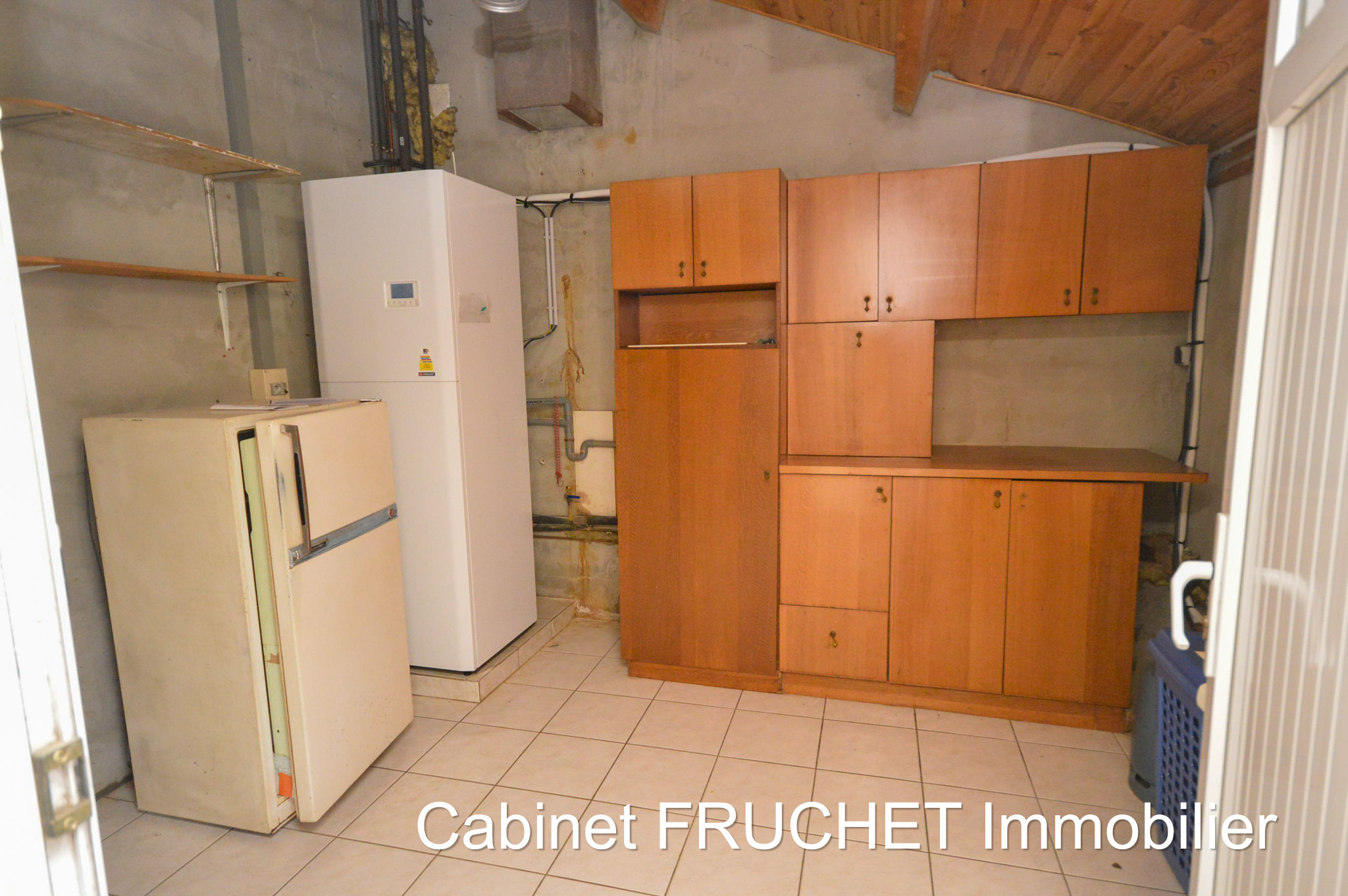 LES ESSARTS - Centre ville, pavillon T3 plain-pied avec garage et jardin