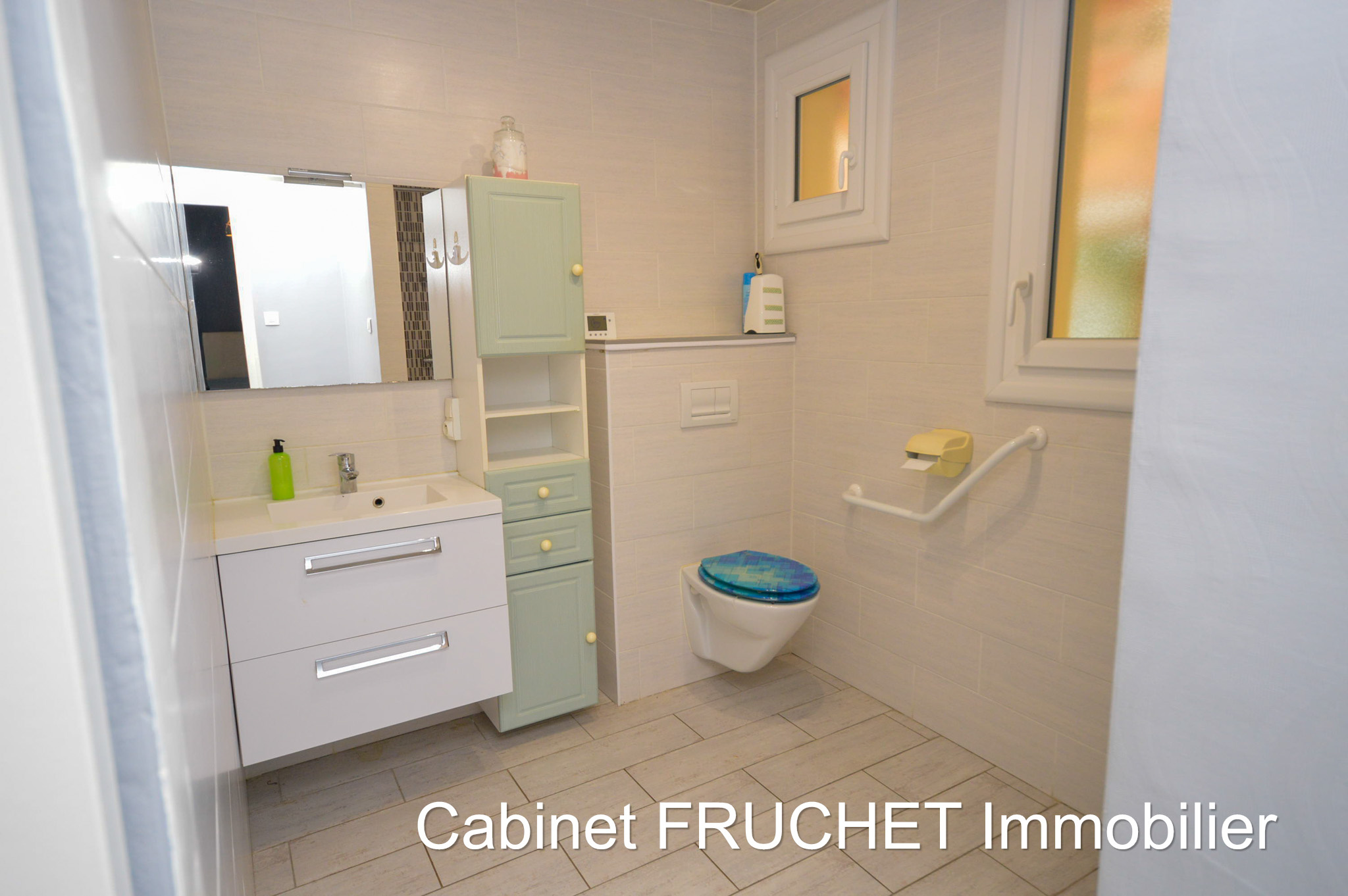 LES ESSARTS - Centre ville, pavillon T3 plain-pied avec garage et jardin