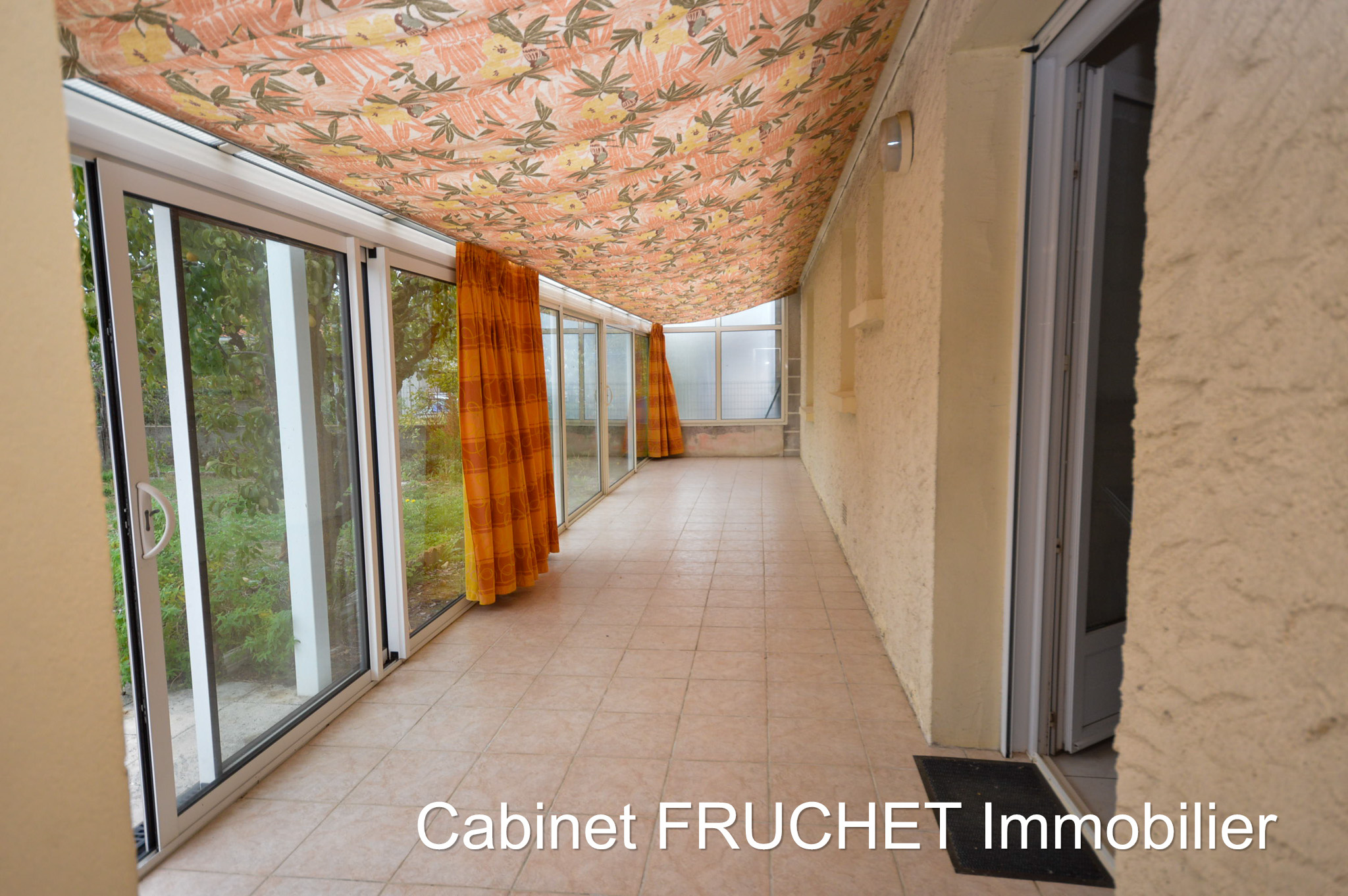 LES ESSARTS - Centre ville, pavillon T3 plain-pied avec garage et jardin