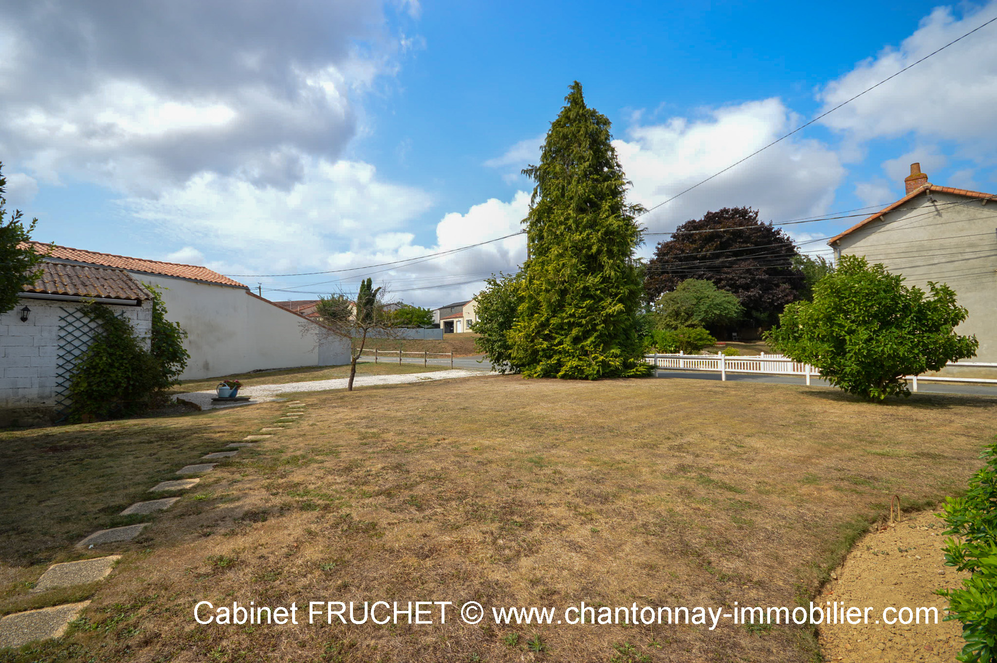 LE BOUPERE - En campagne, charmante maison 3 chambres et dépendances