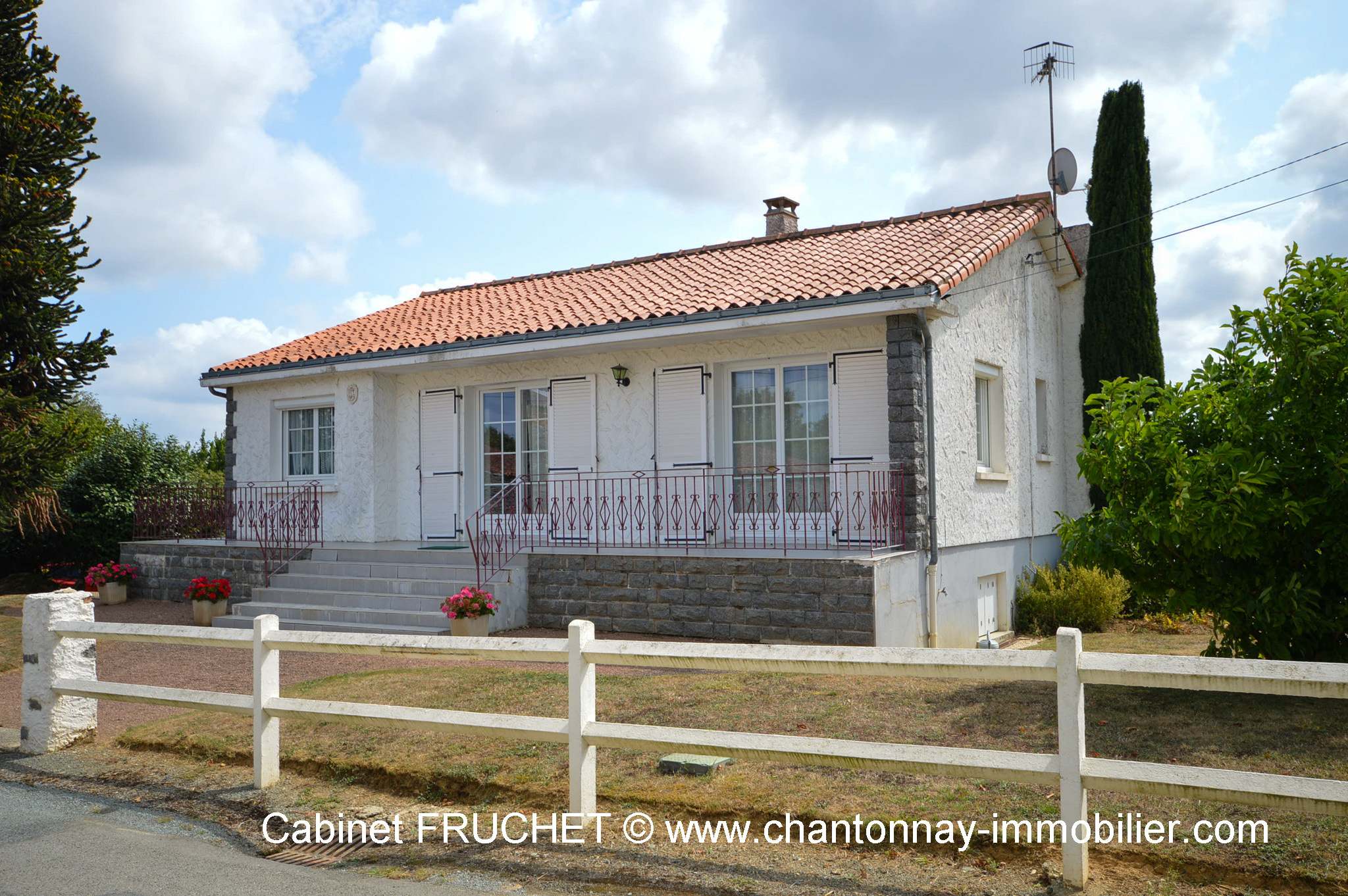LE BOUPERE - En campagne, charmante maison 3 chambres et dépendances
