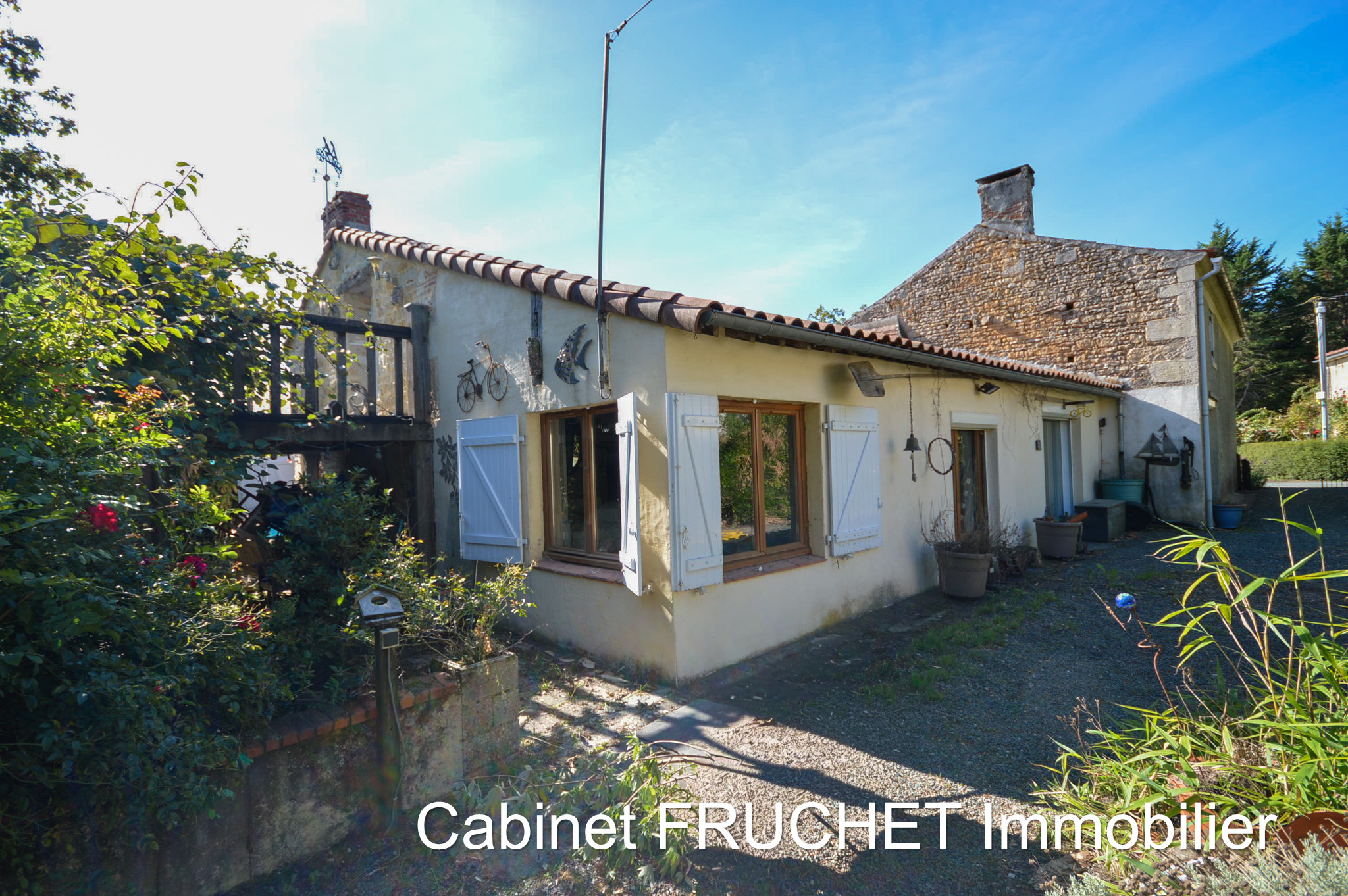 10 km de CHANTONNAY - Grande maison 4 chambres (ou 2 logements communiquants, maison + gîte)