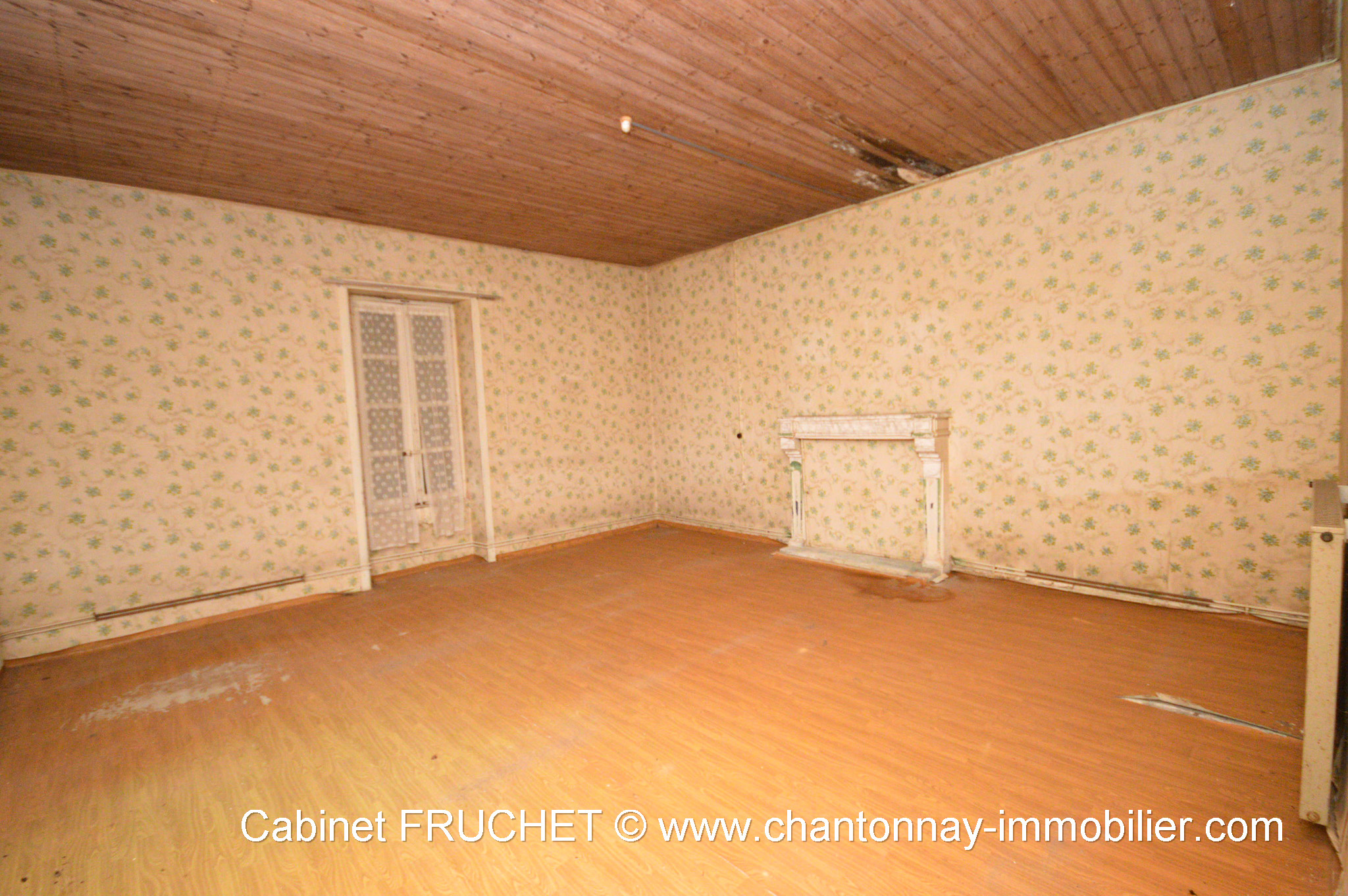 Axe CHANTONNAY - SAINT-JEAN-D'HERMINE - RARE - Très belle Gentilhommière à rénover