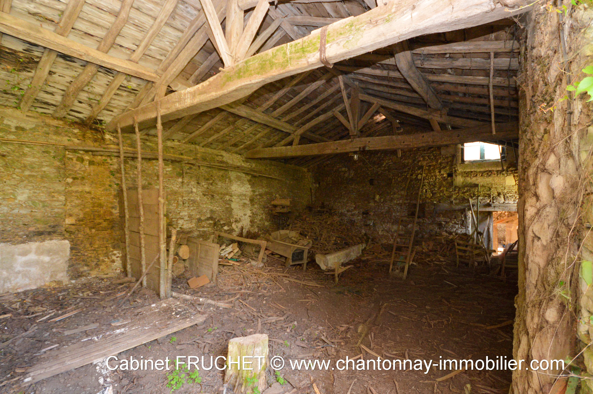 Axe CHANTONNAY - SAINT-JEAN-D'HERMINE - RARE - Très belle Gentilhommière à rénover