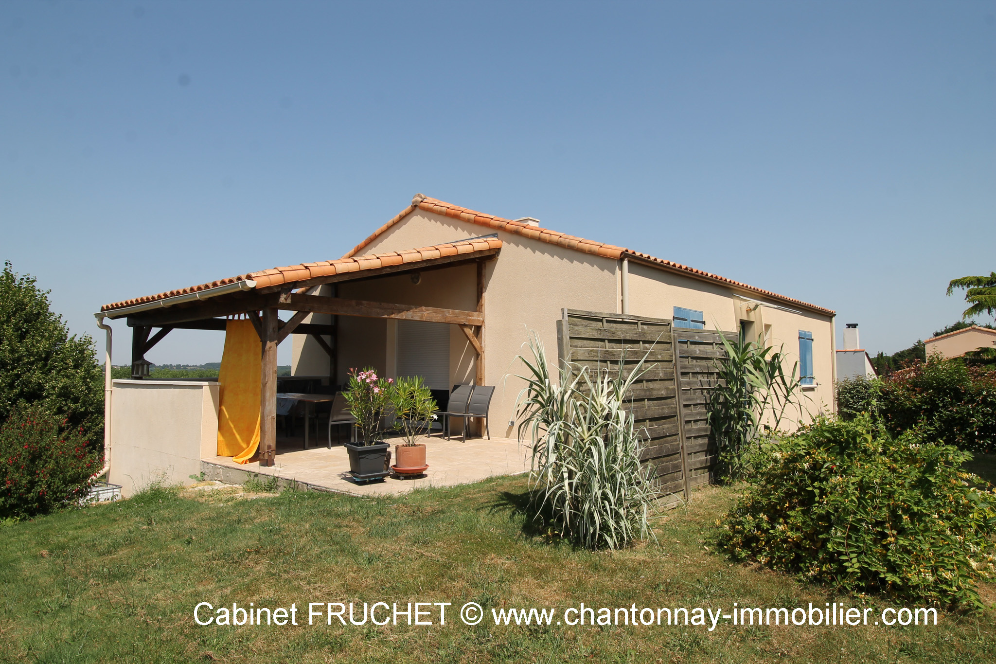 Belle maison de plain-pied avec sous-sol