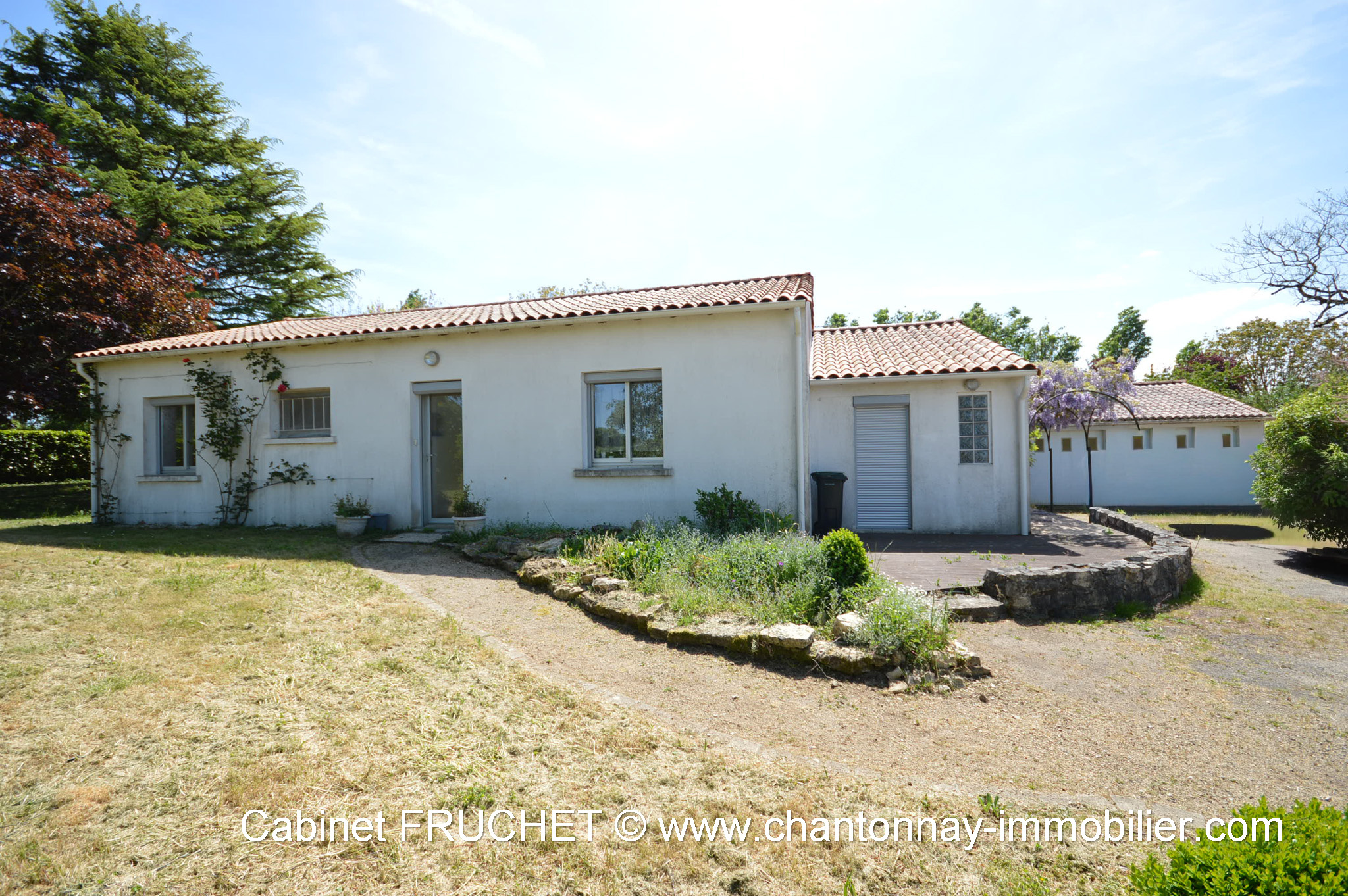 EXCLUSIVITE ! CHANTONNAY - Agréable maison de plain-pied au coeur d'un parc arboré