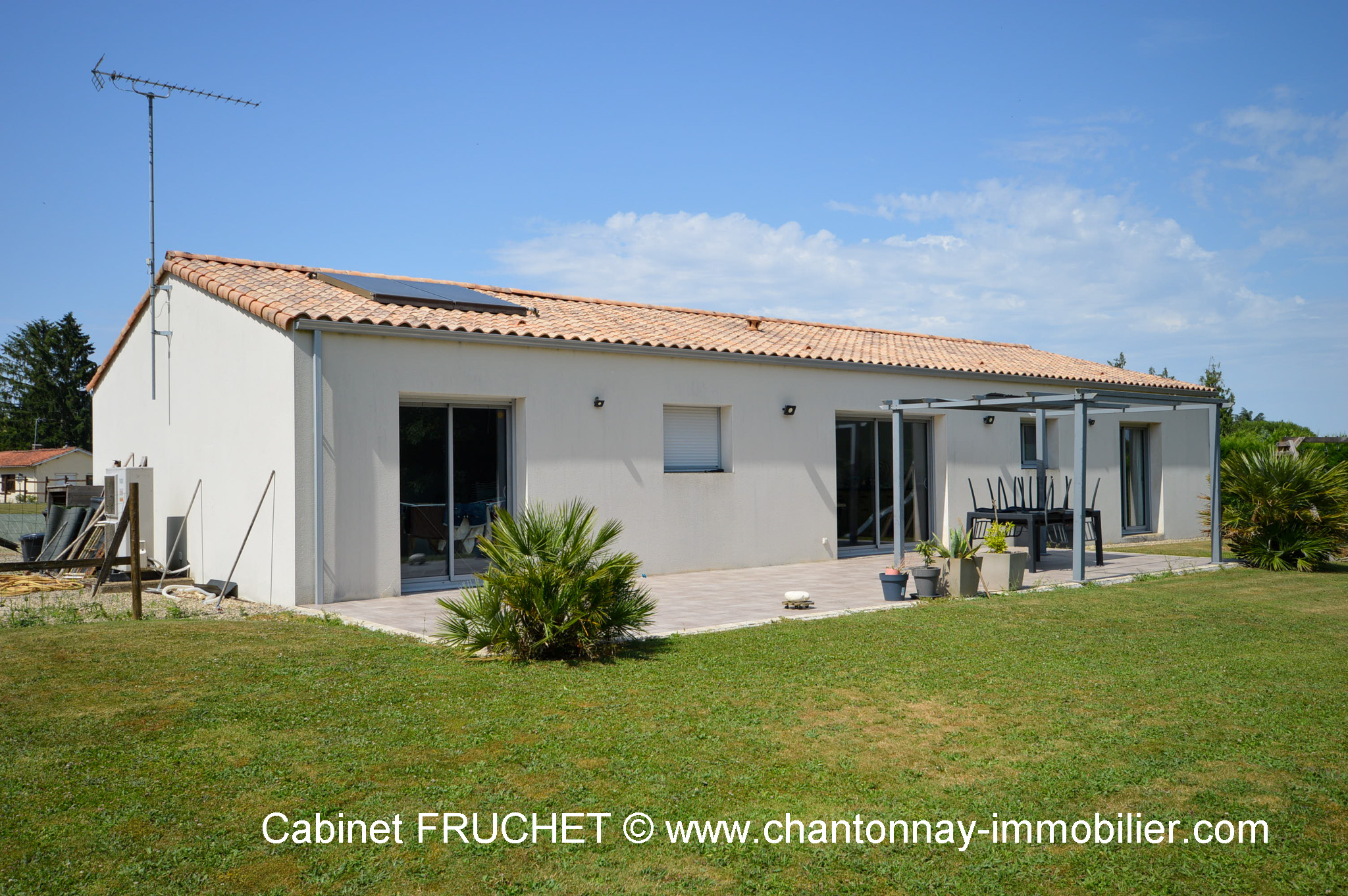 LA CAILLERE SAINT HILAIRE - Très jolie maison de plain-pied sur un beau terrain